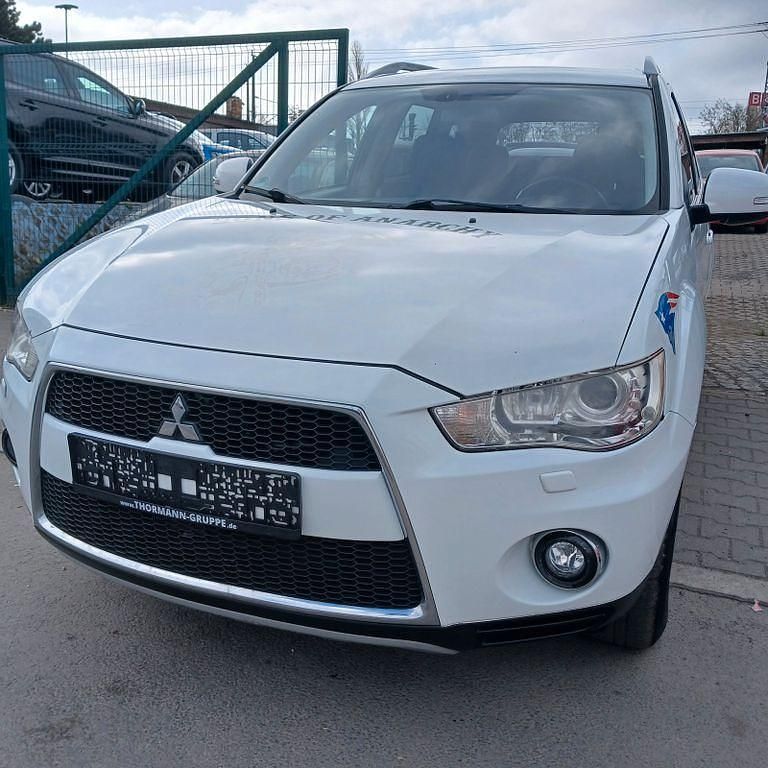 Gebraucht Mitsubishi Outlander Intense 170 PS (125 kW) 2010 Weiß SUV