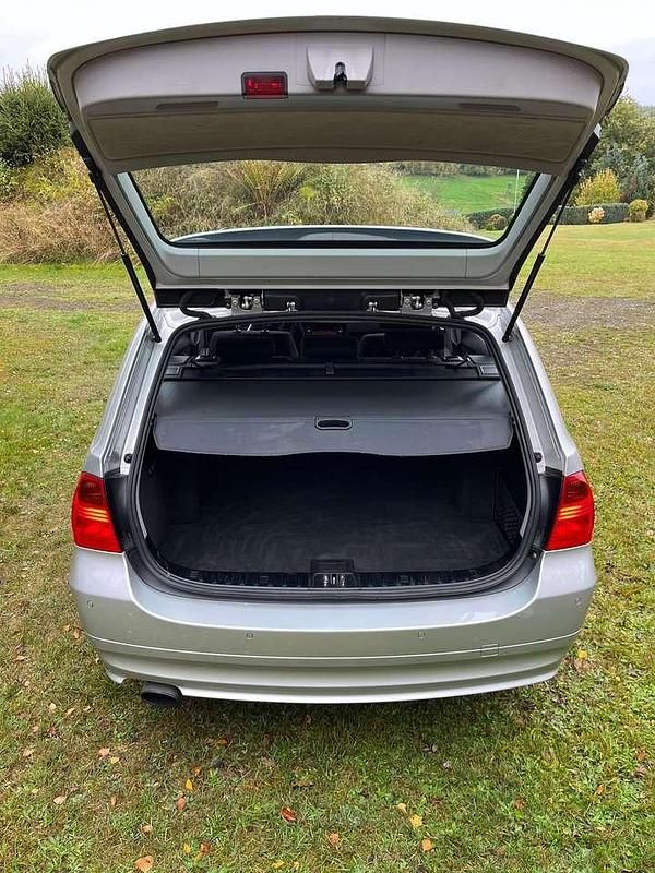 Gebraucht BMW 320 170 PS (125 kW) 2008 Grau Kombi