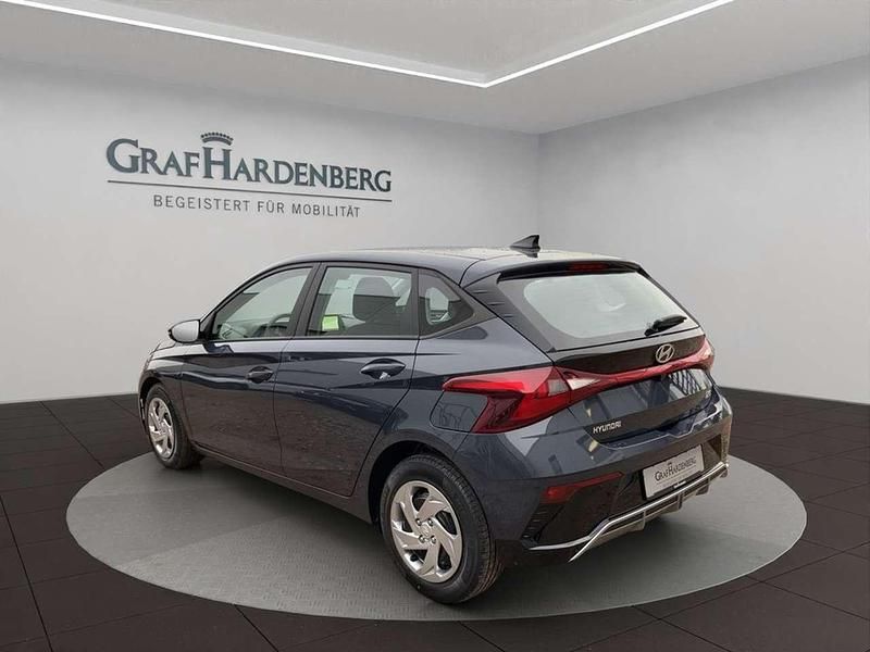 Gebraucht Hyundai i20 Select 101 PS (74 kW) 2025 Aurora grey / met Limousine
