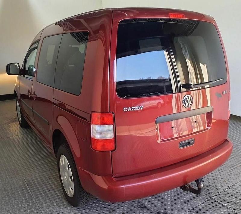 Gebraucht VW Caddy Team 105 PS (77 kW) 2010 Rot Van / Kleinbus