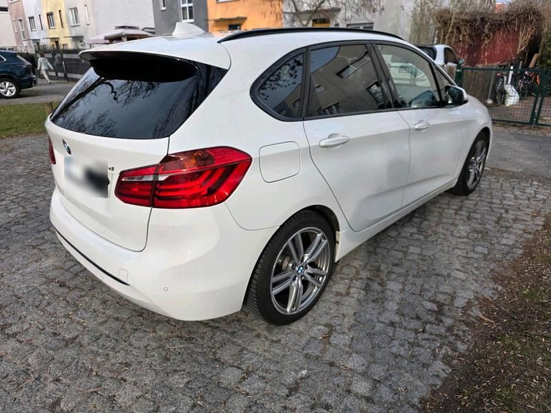 Gebraucht BMW 218 Active Tourer 150 PS (110 kW) 2014 Weiß Van / Kleinbus