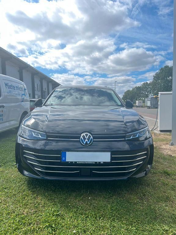 Gebraucht VW Passat Business 150 PS (110 kW) 2024 Schwarz Kombi