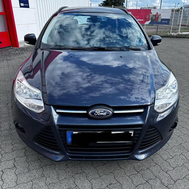 Gebraucht Ford Focus Titanium 116 PS (85 kW) 2013 Blau Kombi