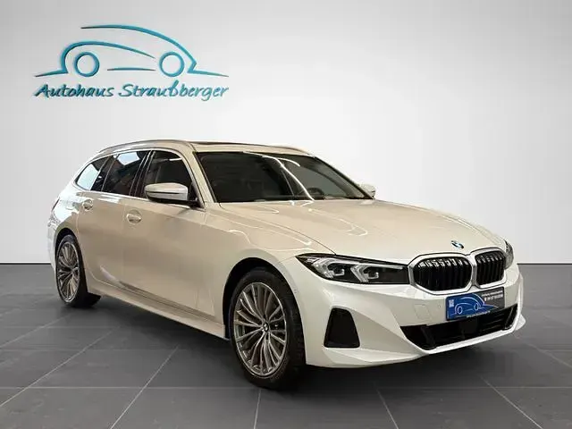 Używany BMW 320 Shadowline 190 KM (139 kW) 2023 Biały Kombi