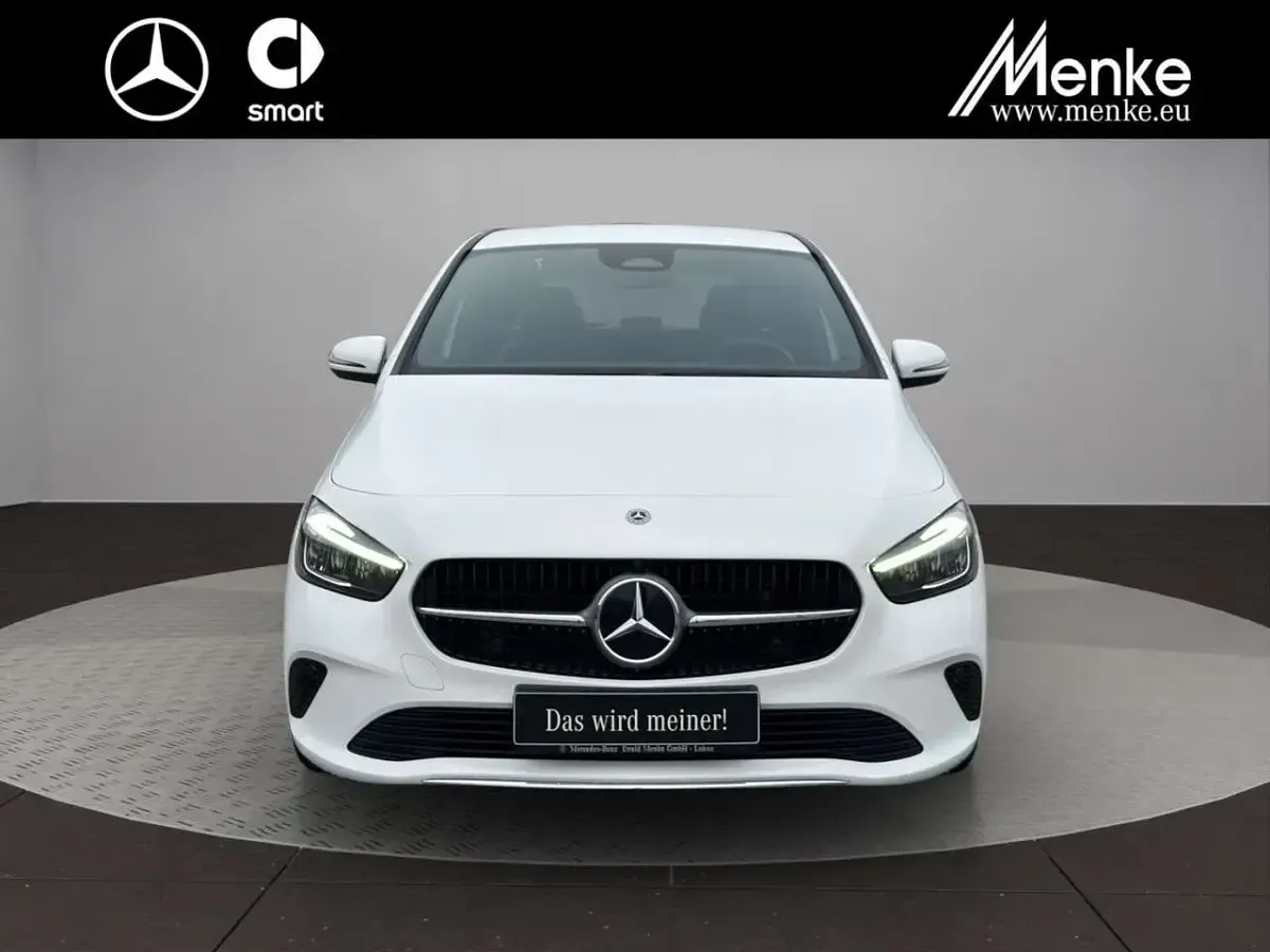Gebraucht Mercedes B180 136 PS (100 kW) 2024 Unilack polarweiß Kleinwagen