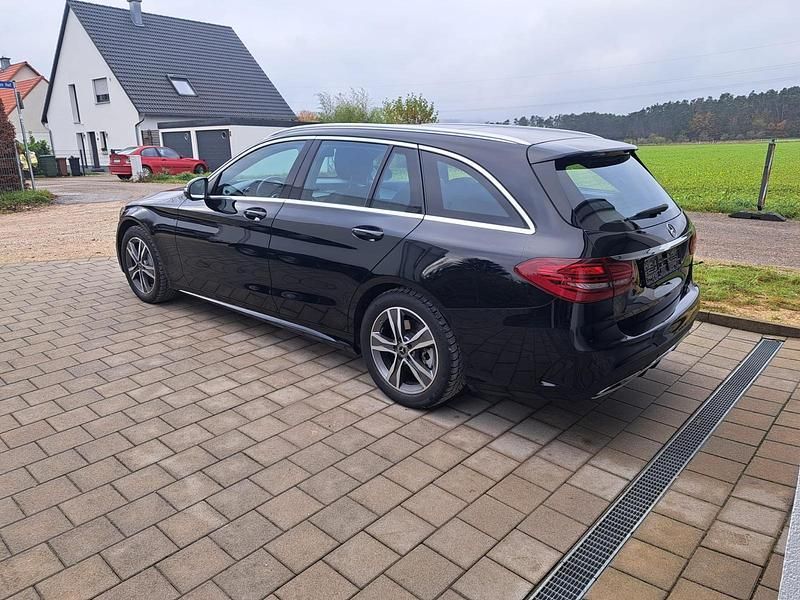 Schwarz Gebraucht 2019 Mercedes C220 Kombi | 24.999 € - Bild 1/4