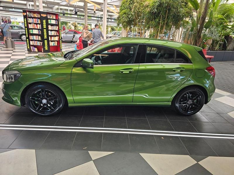 Gebraucht Mercedes A180 109 PS (80 kW) 2016 Grün Limousine