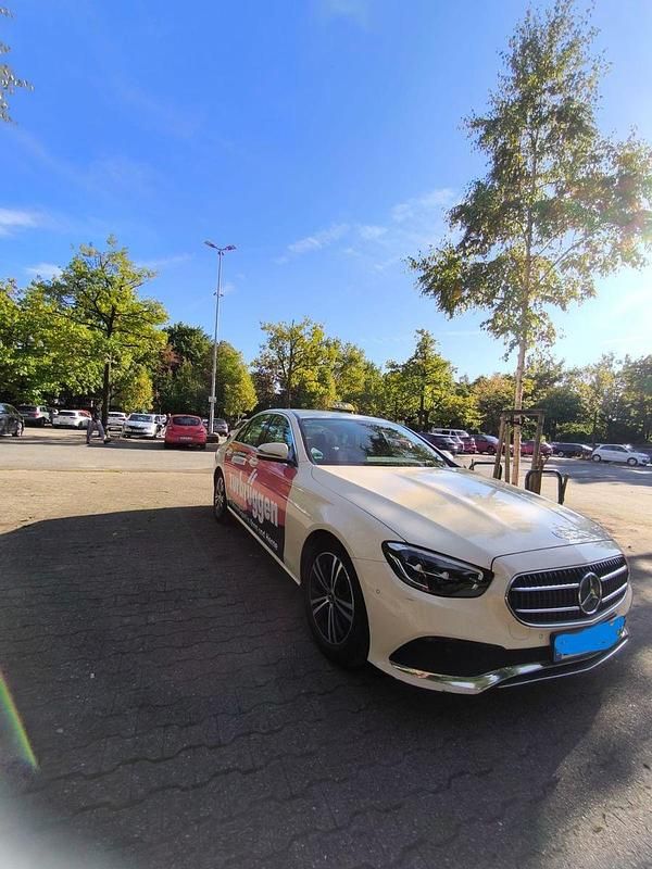 Gebraucht Mercedes E220 194 PS (142 kW) 2021 Gelb Limousine