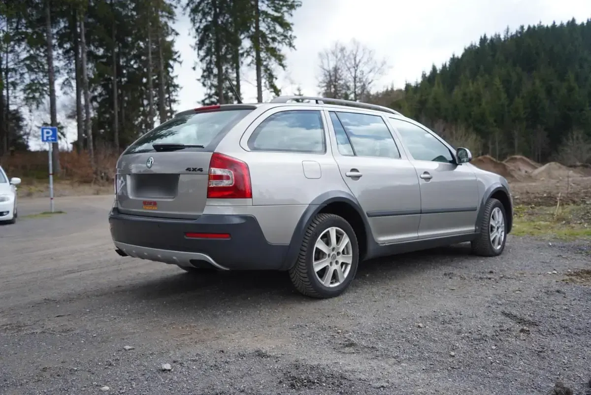 Gebraucht Skoda Octavia Scout 140 PS (102 kW) 2012 Andere farben Kombi