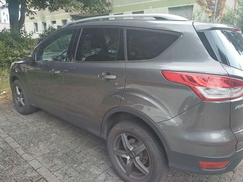 Grau Gebraucht 2014 Ford Kuga Titanium SUV | 13.555 € (Fairer Preis) - Bild 1/4