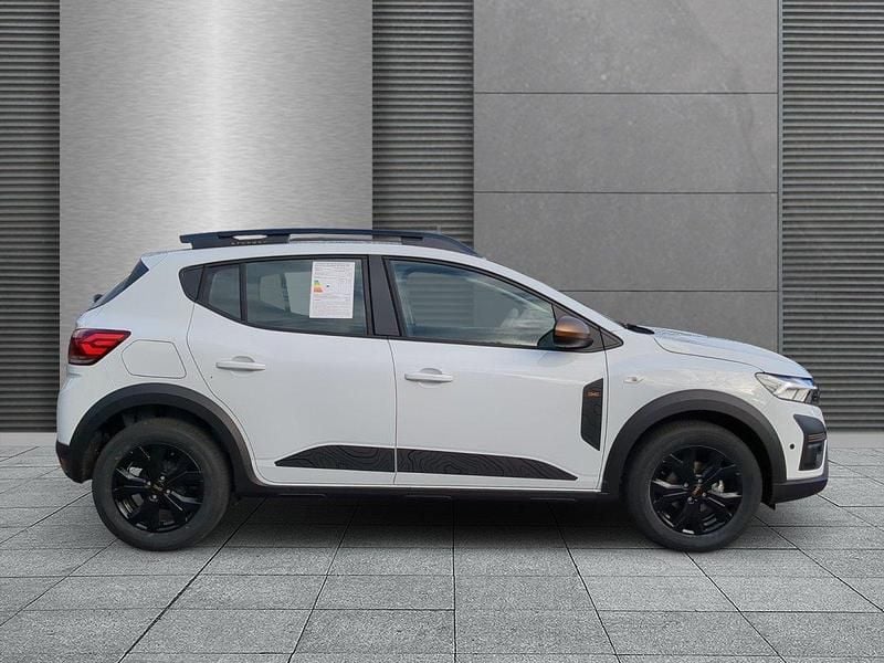 Neu Dacia Sandero Extreme 101 PS (74 kW) 2025 Arktisweiß SUV