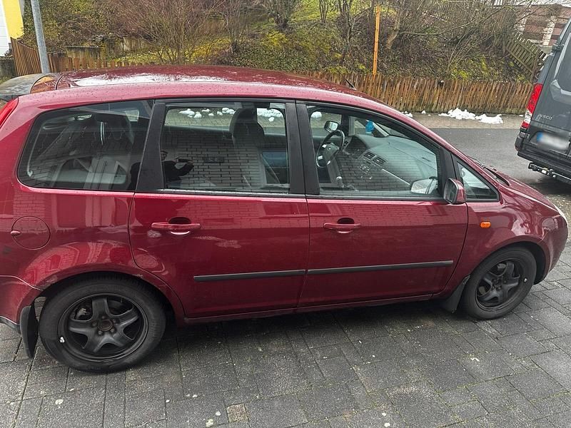 Second-hand Ford Focus 116 CP (85 kW) 2004 Roșu Break