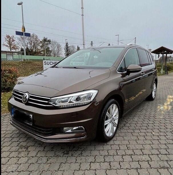 Gebraucht VW Touran Highline 150 PS (110 kW) 2016 Braun Van / Kleinbus