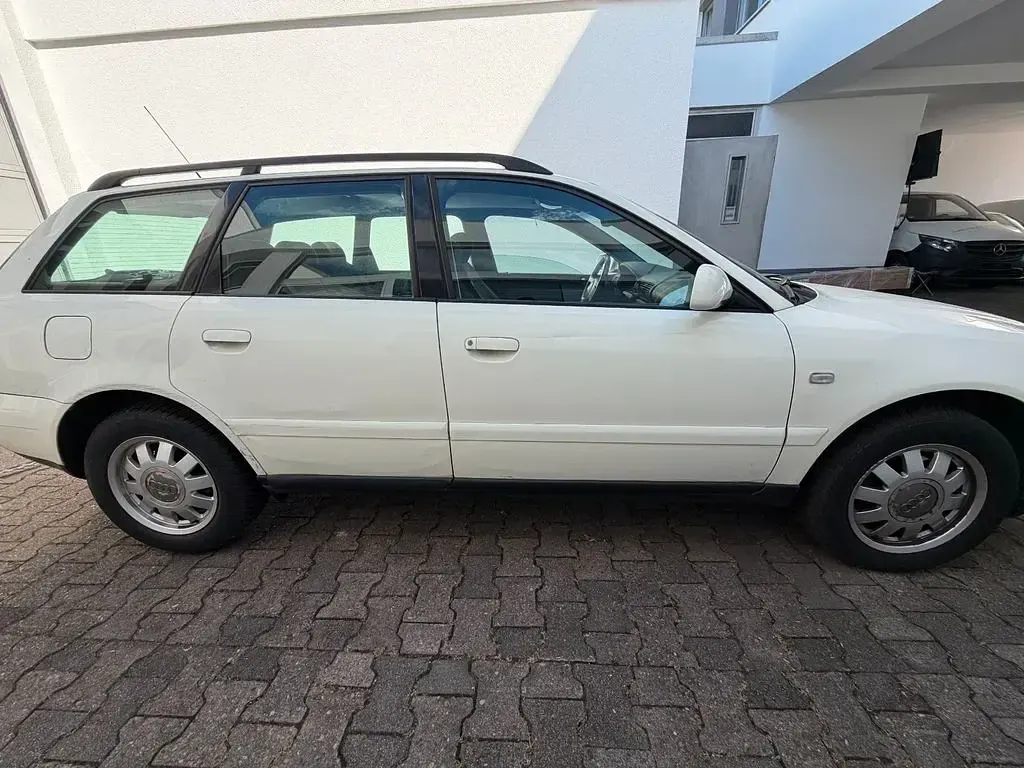 Gebraucht Audi A4 125 PS (91 kW) 1999 Weiß Kombi
