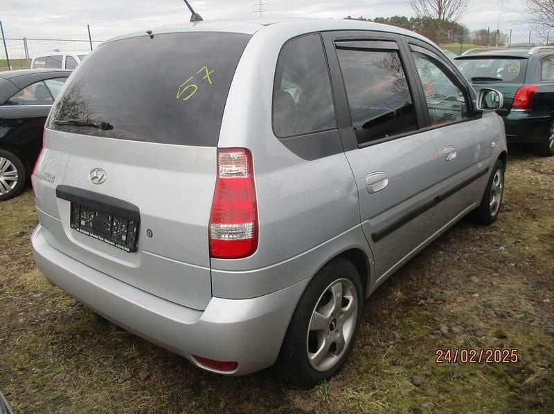 Gebraucht Hyundai Matrix Comfort 103 PS (75 kW) 2009 Continental silver Van / Kleinbus