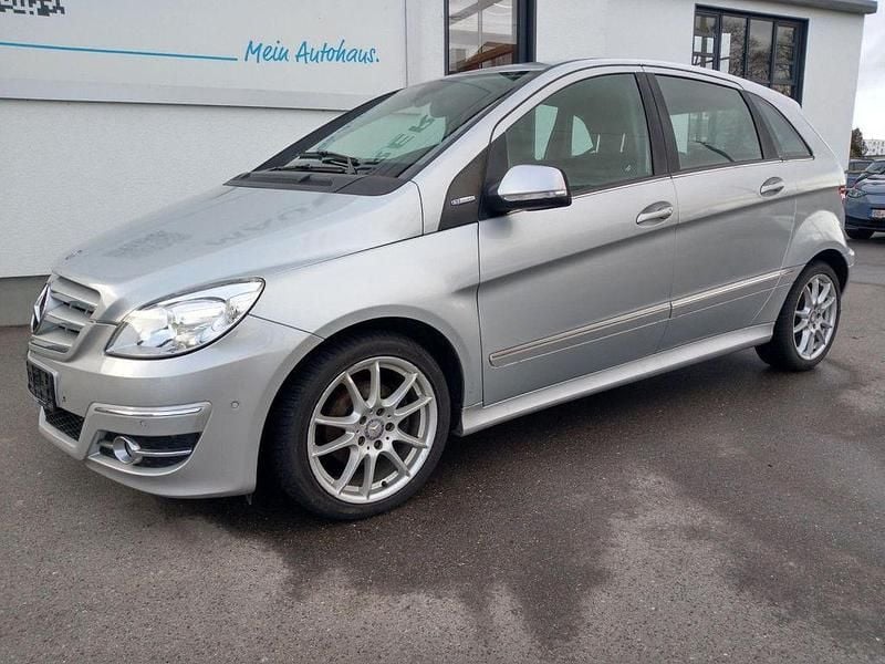 Gebraucht Mercedes B180 116 PS (85 kW) 2011 Silber Van / Kleinbus