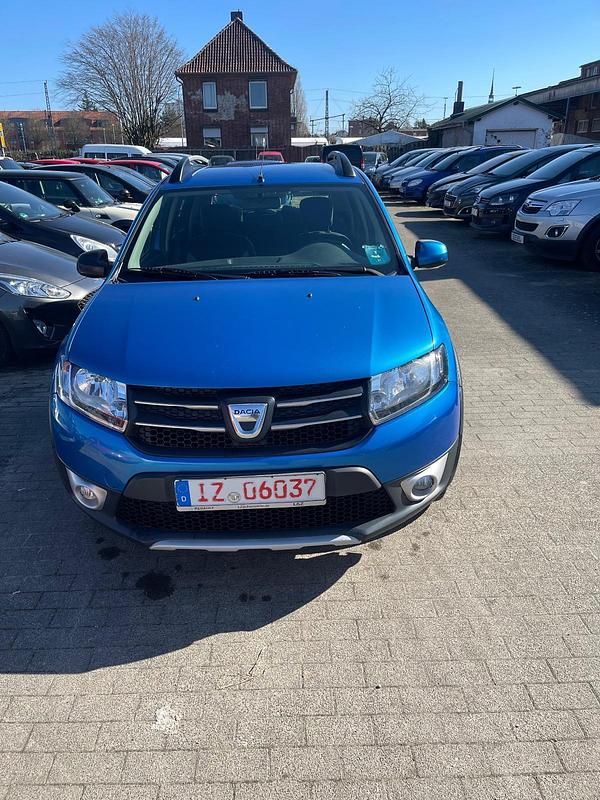 Gebraucht Dacia Sandero 90 PS (66 kW) 2012 Blau Kombi