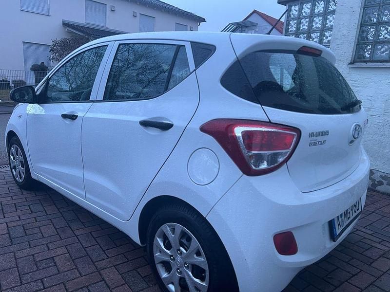 Gebraucht Hyundai i10 67 PS (49 kW) 2016 Weiß Kleinwagen