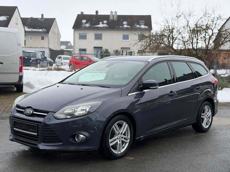 Gebraucht Ford Focus Champions Edition 163 PS (119 kW) 2012 Grau Limousine