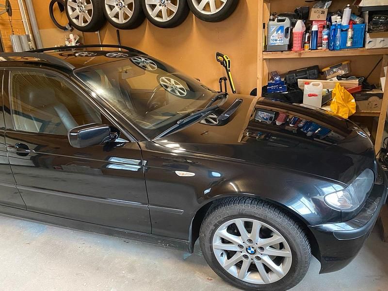 Gebraucht BMW 325 192 PS (141 kW) 2004 Schwarz Kombi
