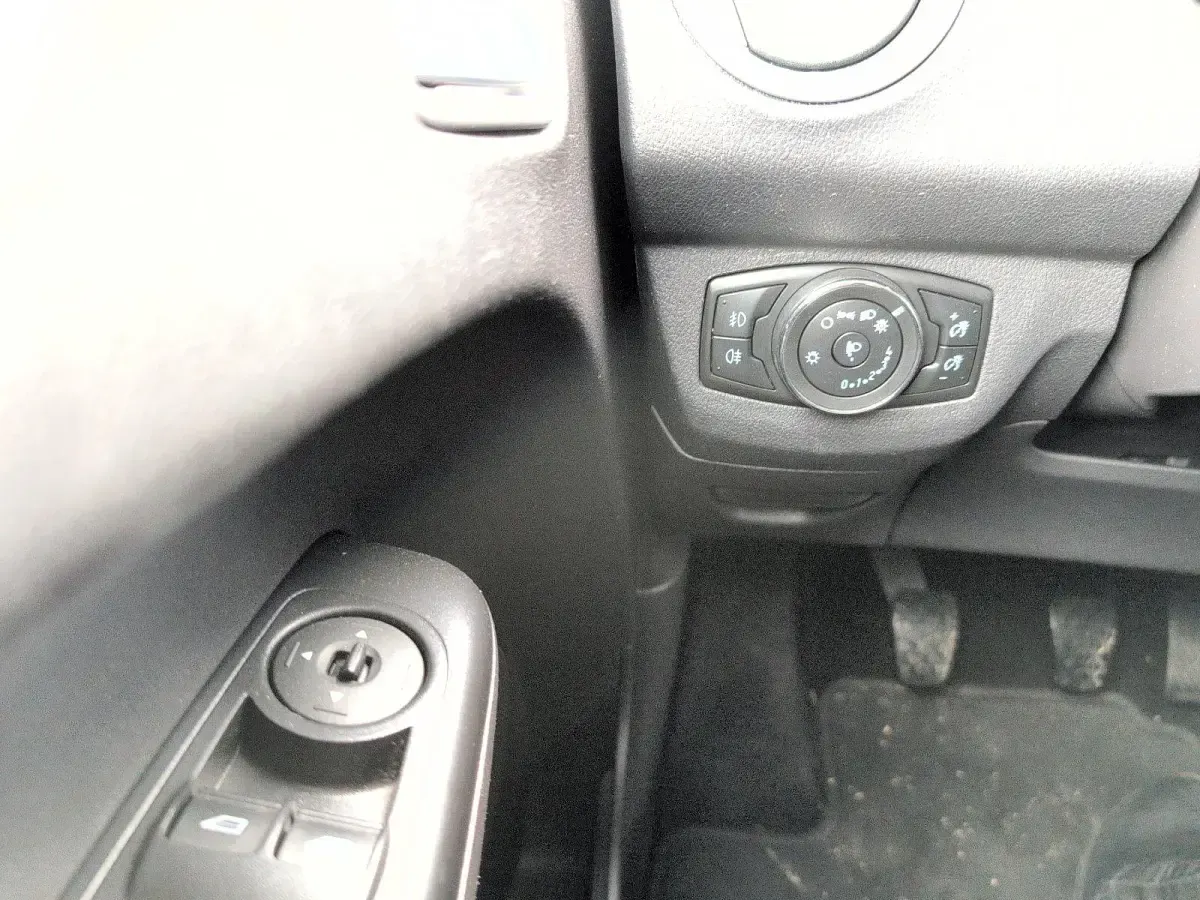 Gebraucht Ford Tourneo Courier Titanium 101 PS (74 kW) 2014 Grau Van / Kleinbus