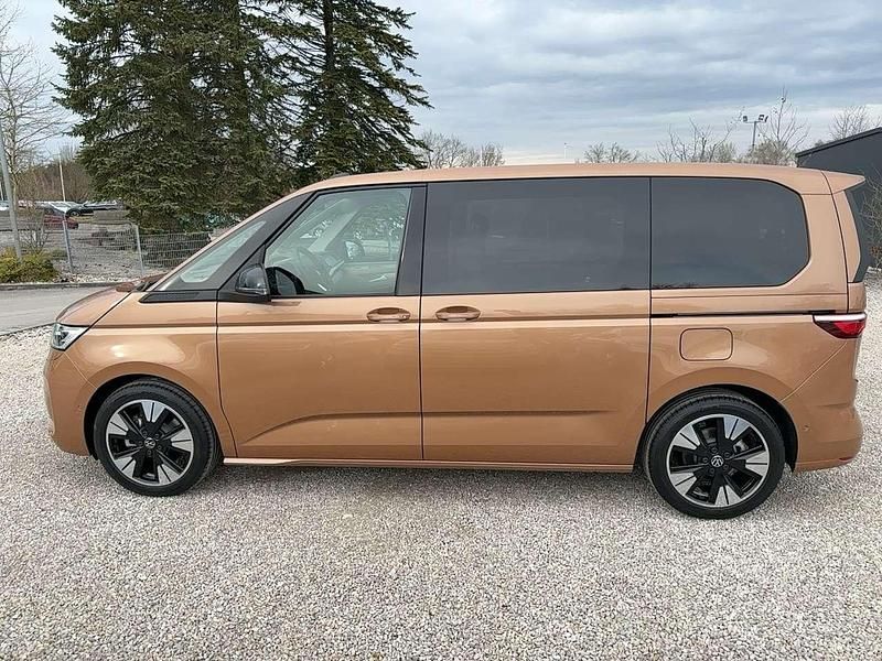 Neu VW Multivan Life 150 PS (110 kW) 2025 Copper bronze Van