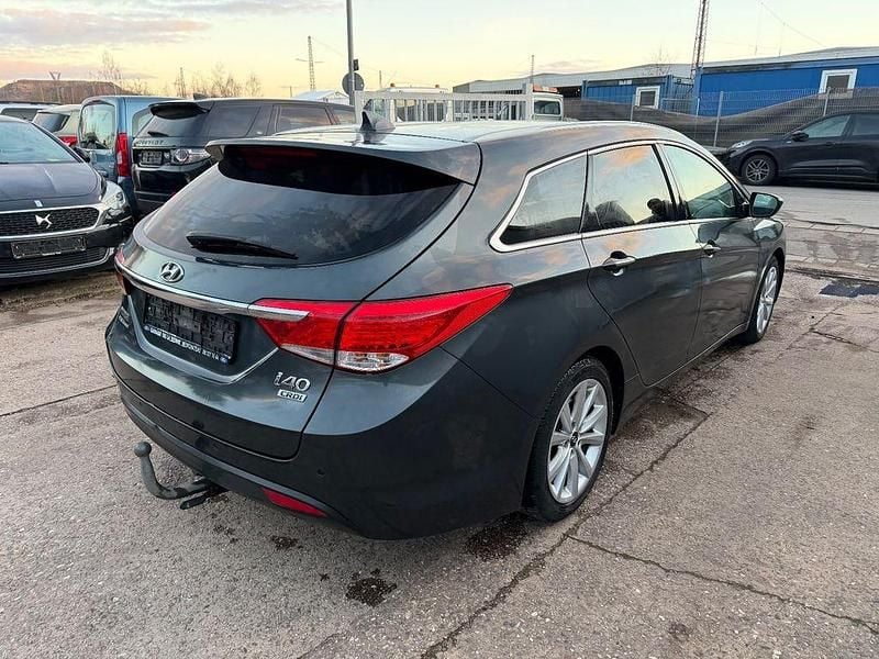 Gebraucht Hyundai i40 Style 116 PS (85 kW) 2015 Schwarz Kombi