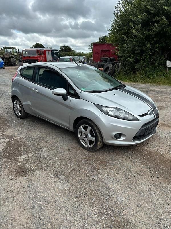 Gebraucht Ford Fiesta 95 PS (69 kW) 2010 Silber Kleinwagen