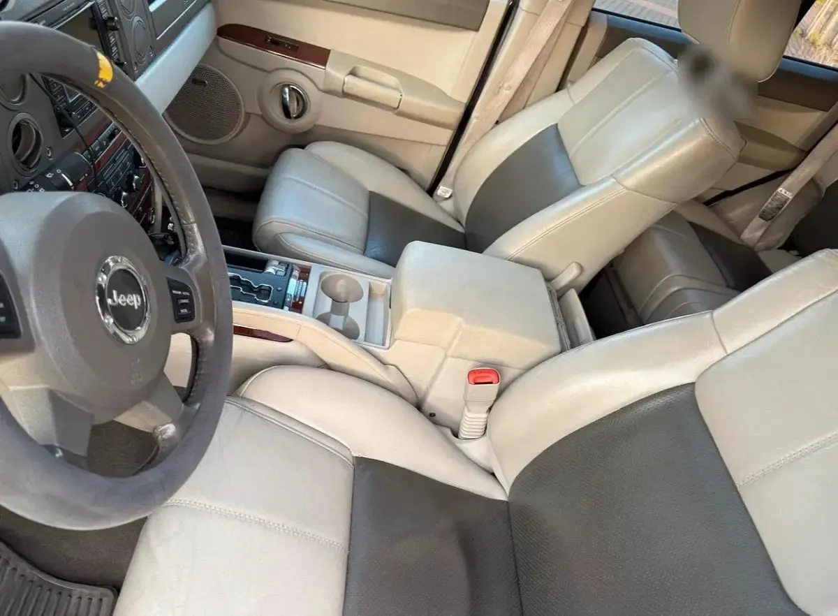 Second-hand Jeep Commander 217 CP (159 kW) 2007 Negru SUV