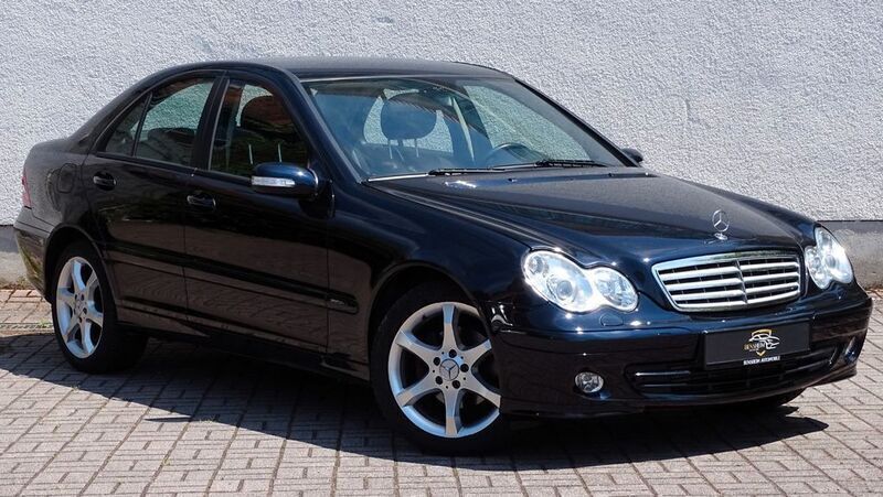 Blau Gebraucht 2007 Mercedes 180 Limousine | 8.890 € (Superpreis) - Bild 1/4