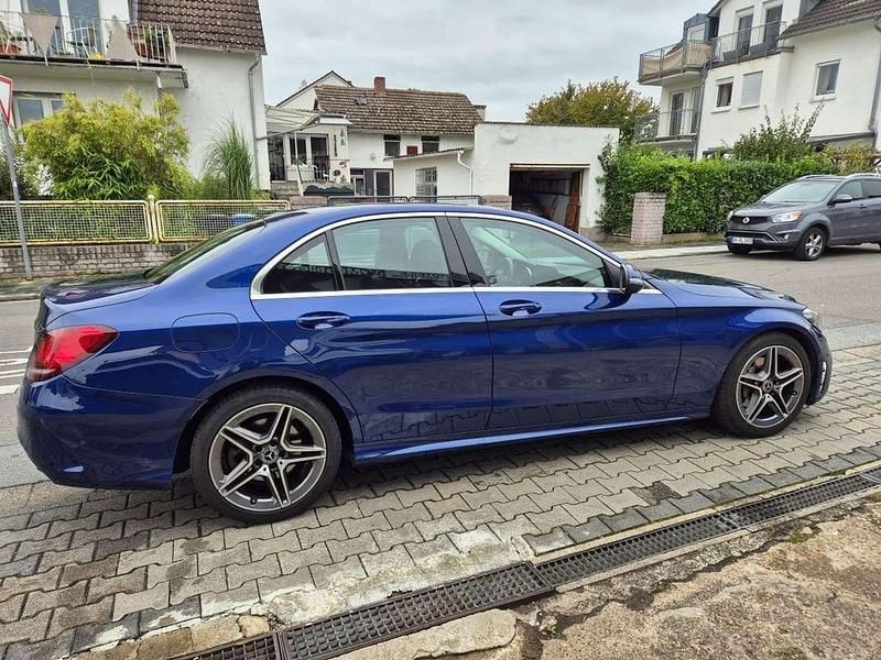 Gebraucht Mercedes C220 AMG line 194 PS (142 kW) 2018 Brillantblau metallic Limousine