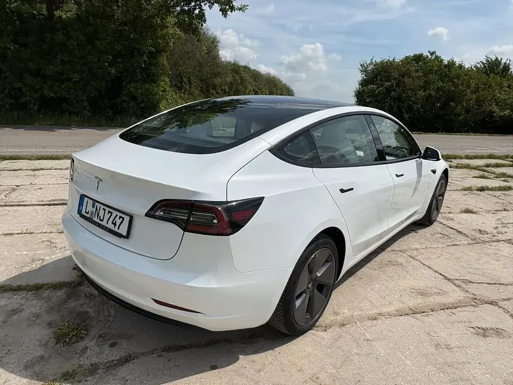 Gebraucht Tesla Model 3 Standard Range 239 kW (325 PS) 2021 Weiß Limousine