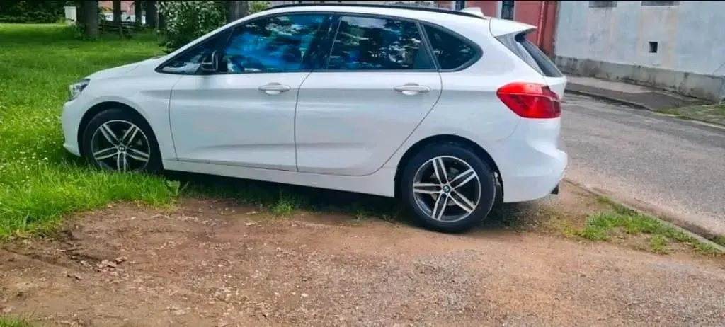Gebraucht BMW 218 150 PS (110 kW) 2015 Weiß SUV