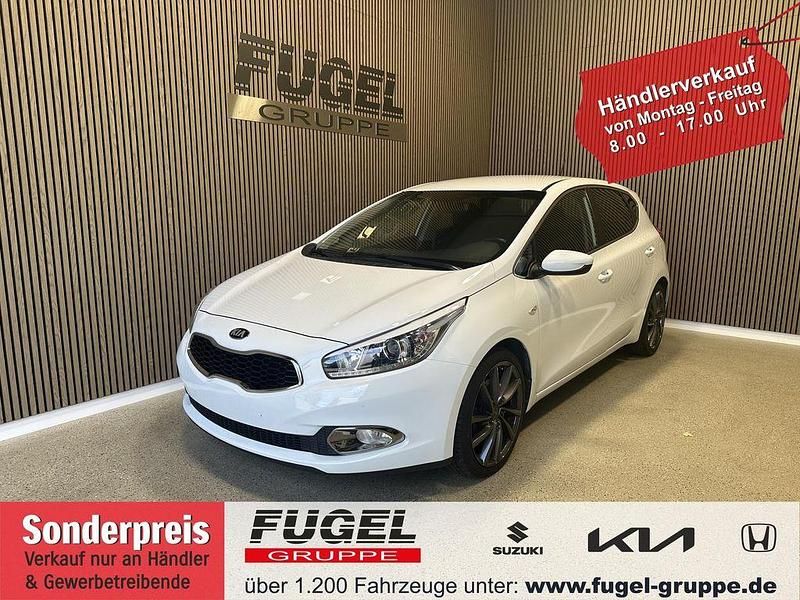 (wd) carraraweiss Gebraucht 2014 Kia Ceed FIFA World Cup Edition Limousine | 7.299 € (Fairer Preis) - Bild 1/4