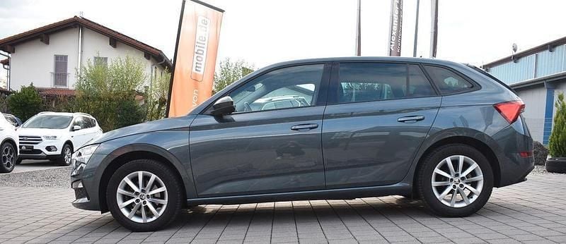 Grau Gebraucht 2020 Skoda Scala Style Kleinwagen | 15.980 € (Fairer Preis) - Bild 1/4