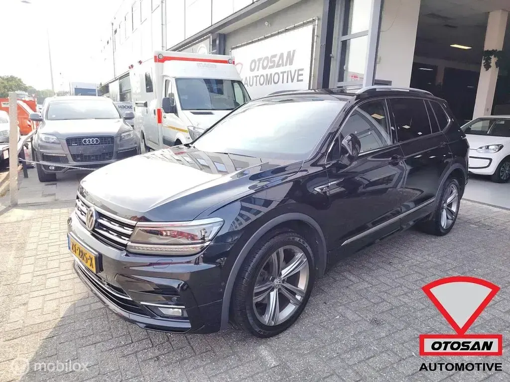 Gebraucht VW Tiguan Allspace R-line 150 PS (110 kW) 2019 Schwarz SUV
