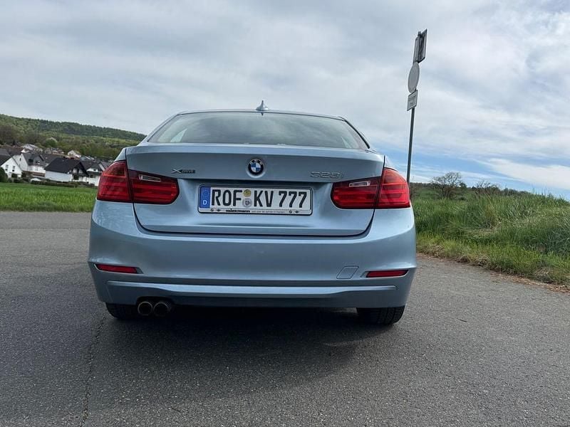 Gebraucht BMW 328 245 PS (180 kW) 2012 Blau Limousine