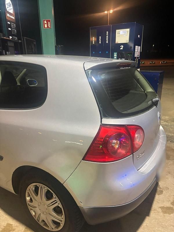 Gebraucht VW Golf 102 PS (75 kW) 2004 Silber Coupé