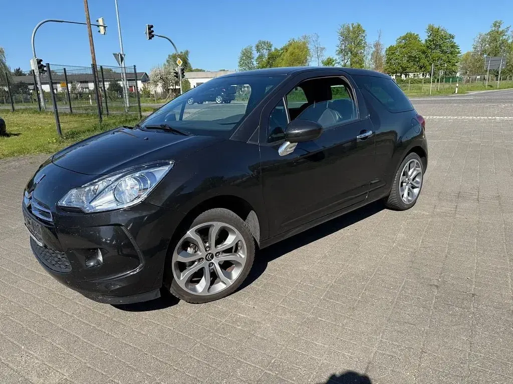 Gebraucht Citroën DS3 Chic 95 PS (69 kW) 2010 Schwarz Kleinwagen