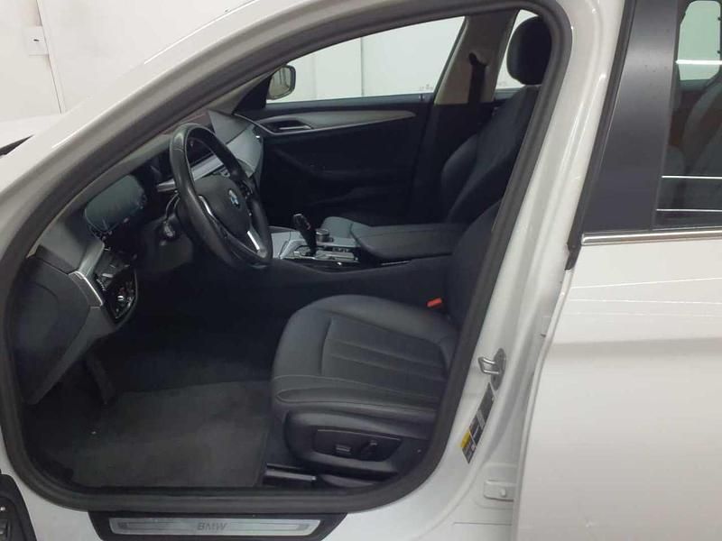 Gebraucht BMW 530e Sport Line 184 PS (135 kW) 2022 Alpinweiß Kombi