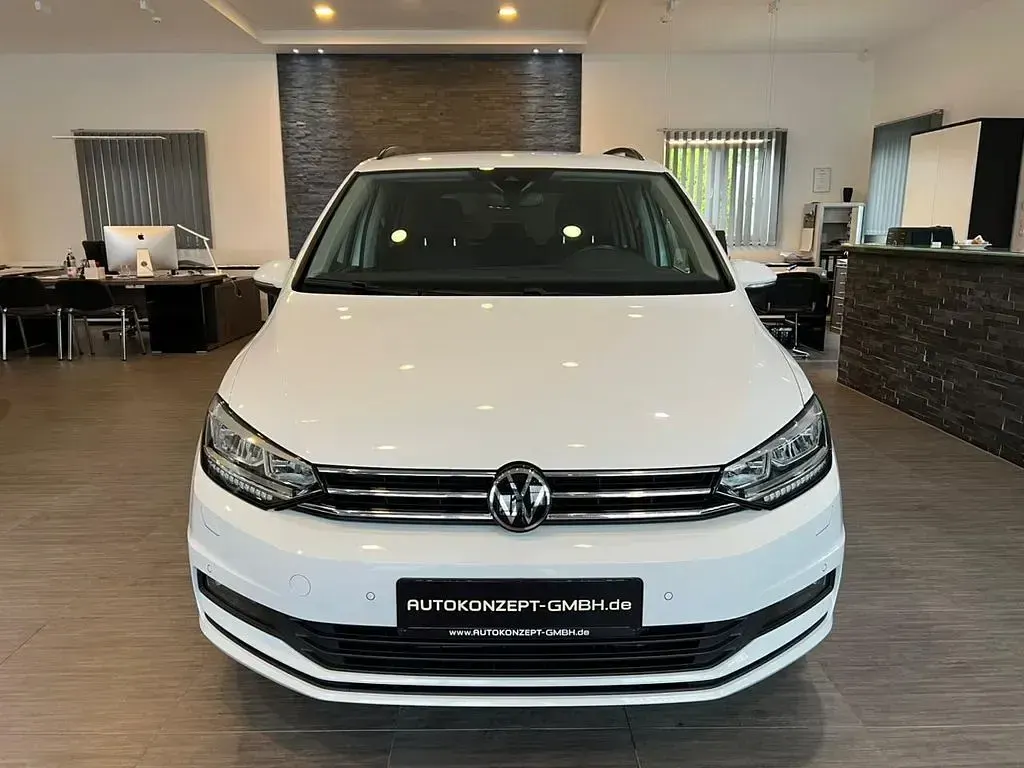Gebraucht VW Touran 150 PS (110 kW) 2021 Weiß Van / Kleinbus