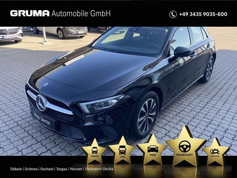Unilack nachtschwarz Gebraucht 2020 Mercedes A180 Style Limousine | 20.430 € (Etwas zu teuer) - Bild 1/4