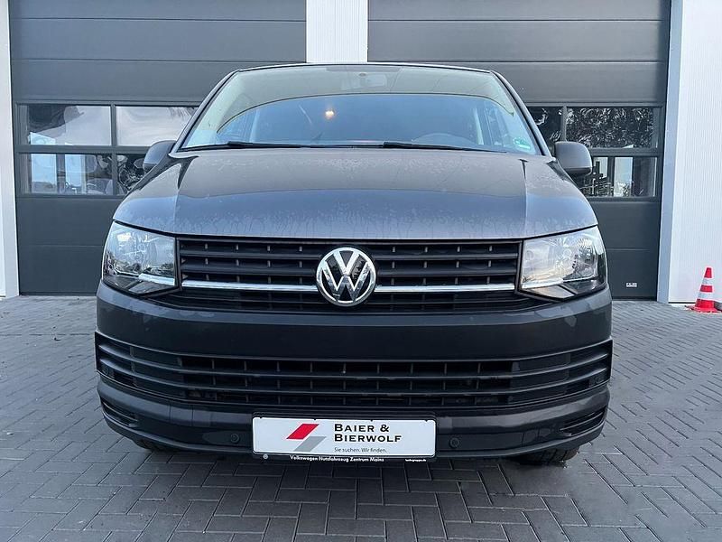 Gebraucht VW Transporter 102 PS (75 kW) 2017 Grau Van