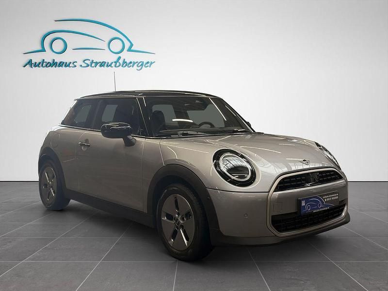 Gebraucht Mini Cooper Favoured 156 PS (114 kW) 2024 Silberkeine angabe Kleinwagen