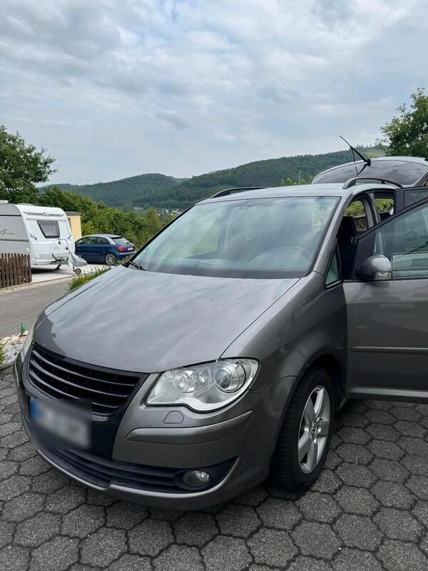 Grau Gebraucht 2008 VW Touran Van / Kleinbus | 3.600 € (Fairer Preis) - Bild 1/4
