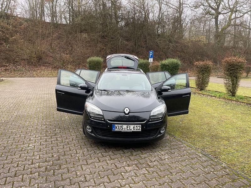 Schwarz Gebraucht 2013 Renault Mégane Bose Edition Limousine | 4.250 € (Fairer Preis) - Bild 1/4