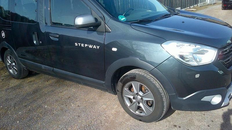 Gebraucht Dacia Dokker Stepway 116 PS (85 kW) 2019 Grau Van / Kleinbus