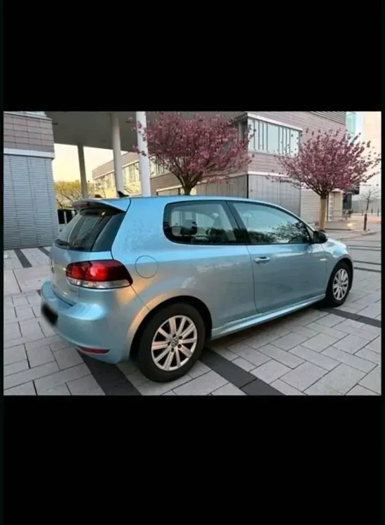 Gebraucht VW Golf VI 105 PS (77 kW) 2011 Blau Kleinwagen