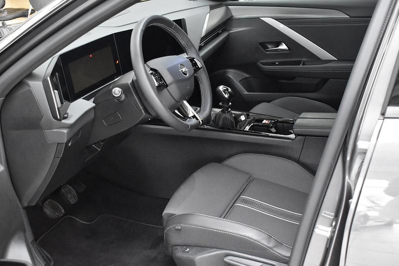 Gebraucht Opel Astra 131 PS (96 kW) 2024 Schwarz karbon schwarz met. Limousine