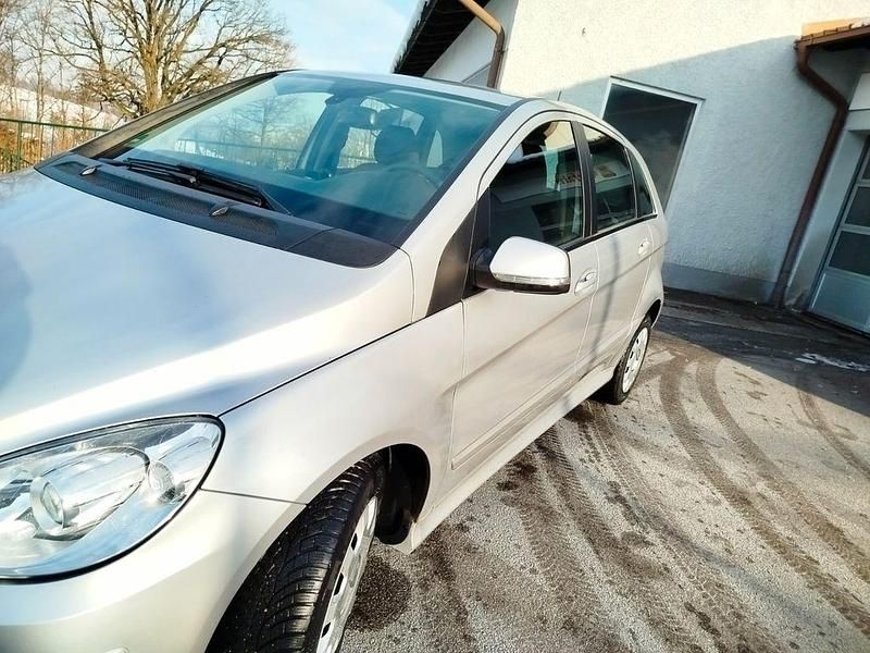 Gebraucht Mercedes B170 116 PS (85 kW) 2008 Silber Van / Kleinbus